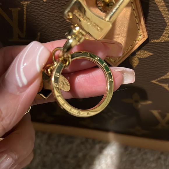 LV charm authentic hard to find - Picture 4 of 7